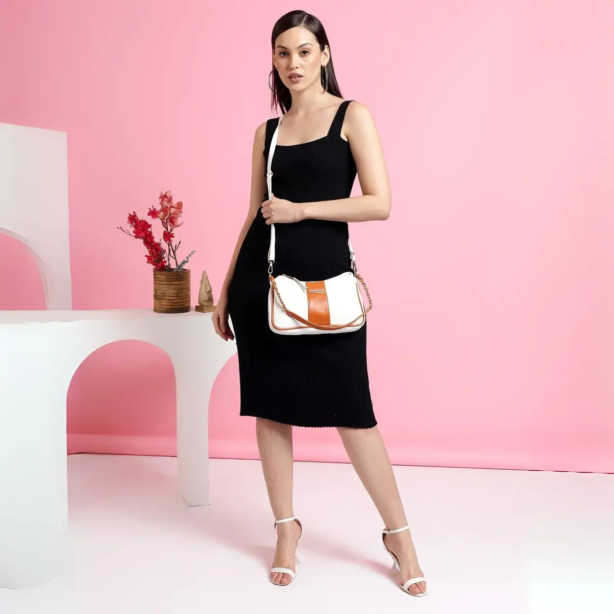 Glamorous-White-Clutch-Bag-for-Ladies