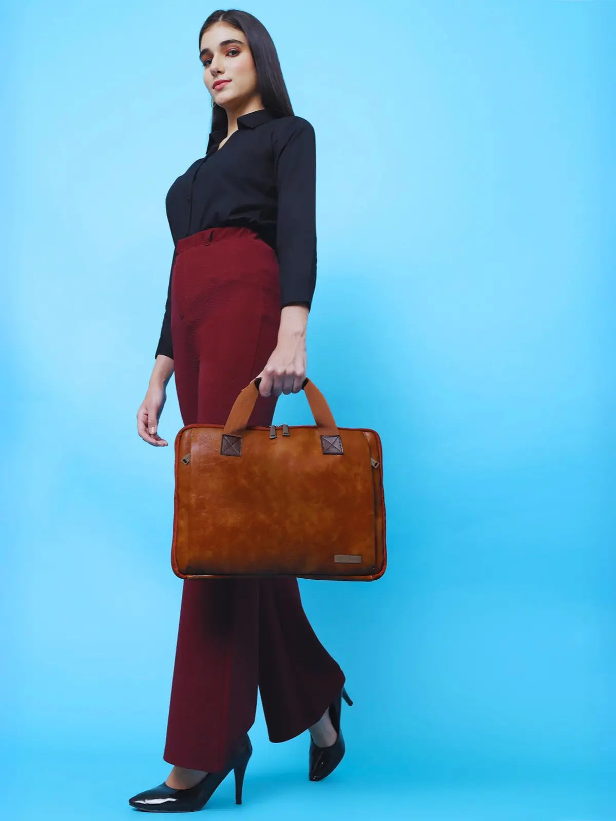 Timeless Unity Laptop Messenger Bag - Tan