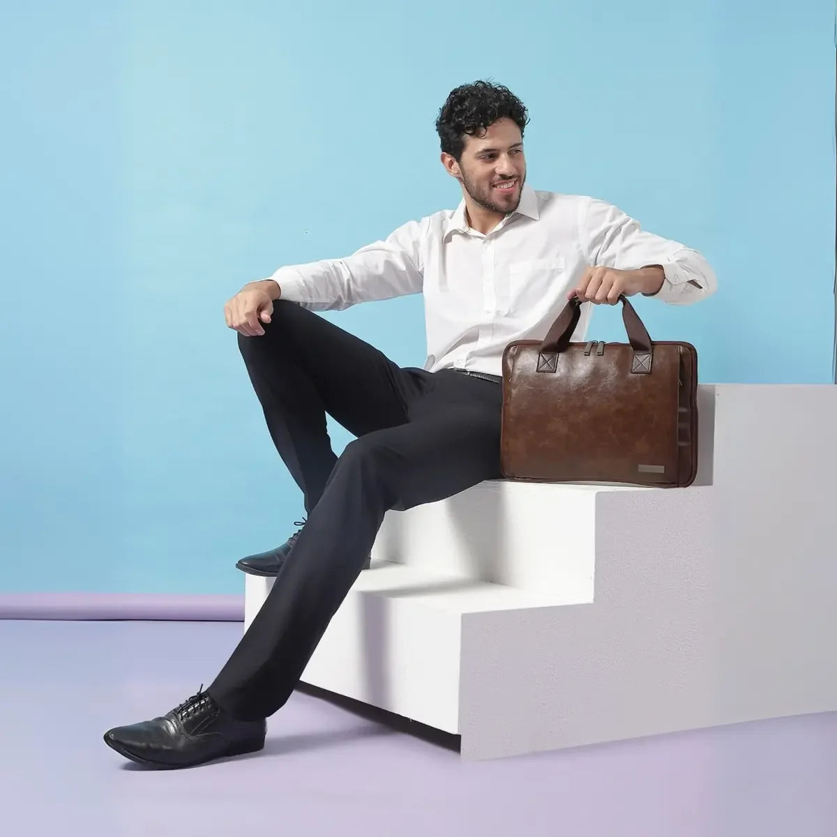 stylish-laptop-messenger-bag-for-men-and-women