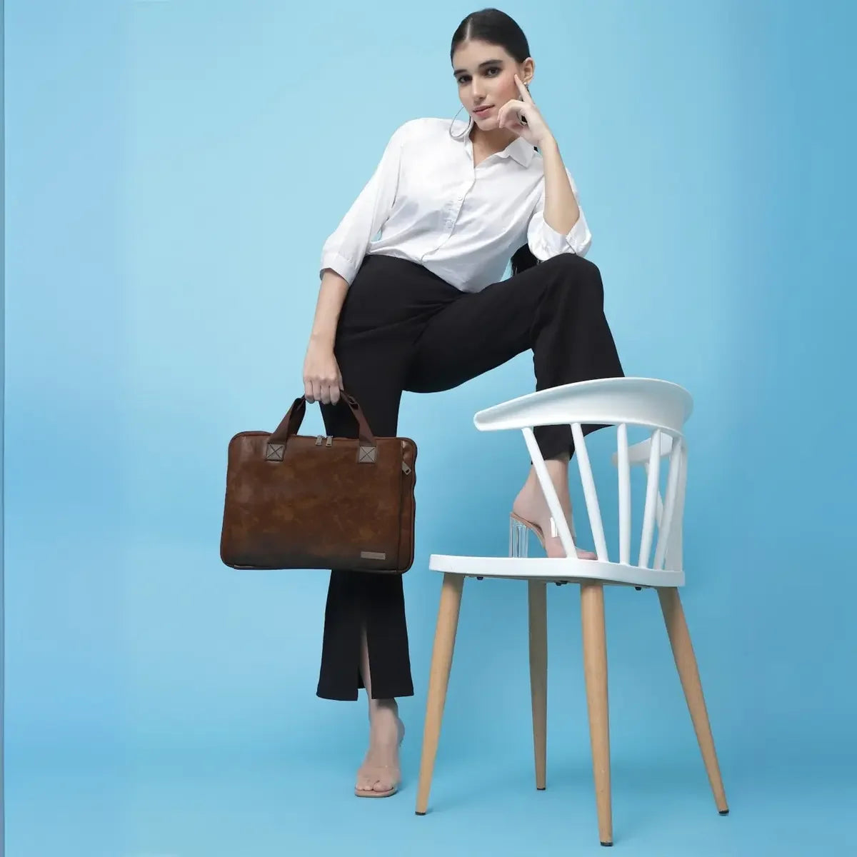 professional-laptop-messenger-bag-for-work-and-travel