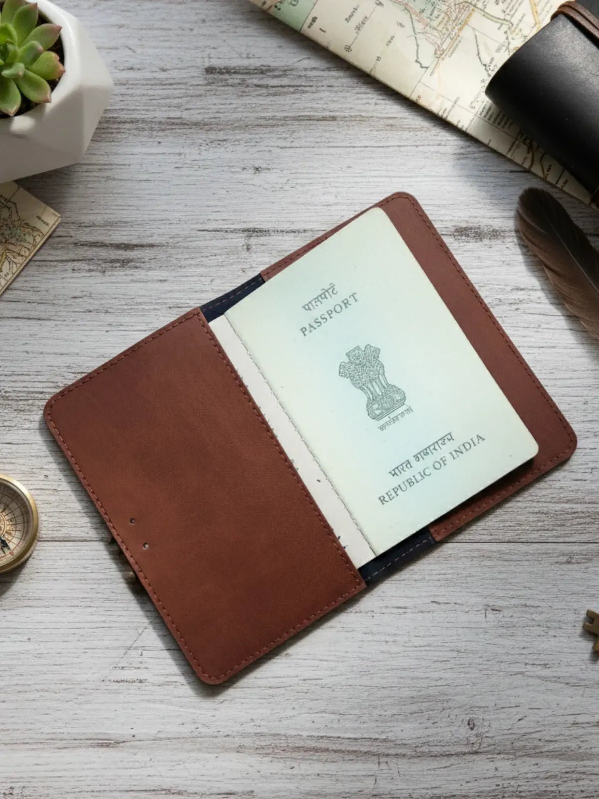 Formé Passport Slip - Tan
