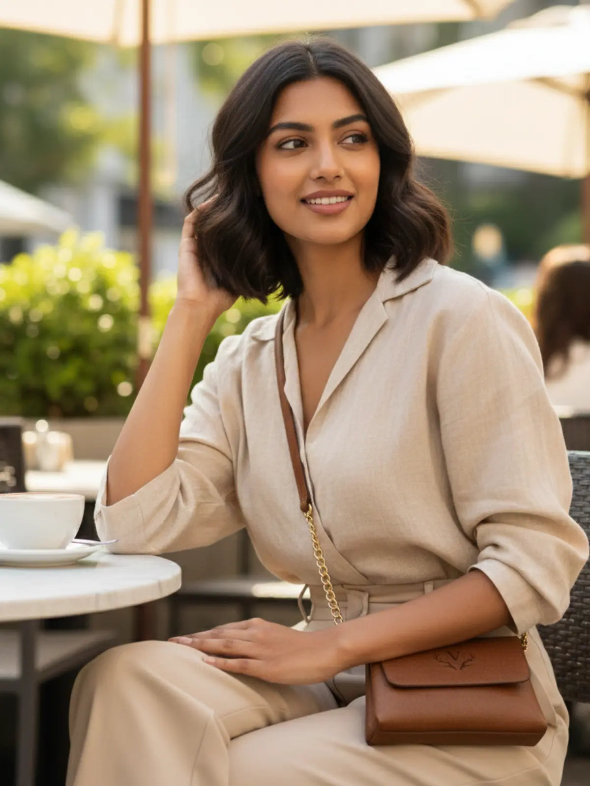 Formé Crossbody Handbag - Tan