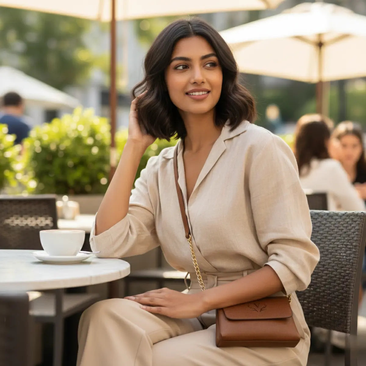 Formé Crossbody Handbag - Tan