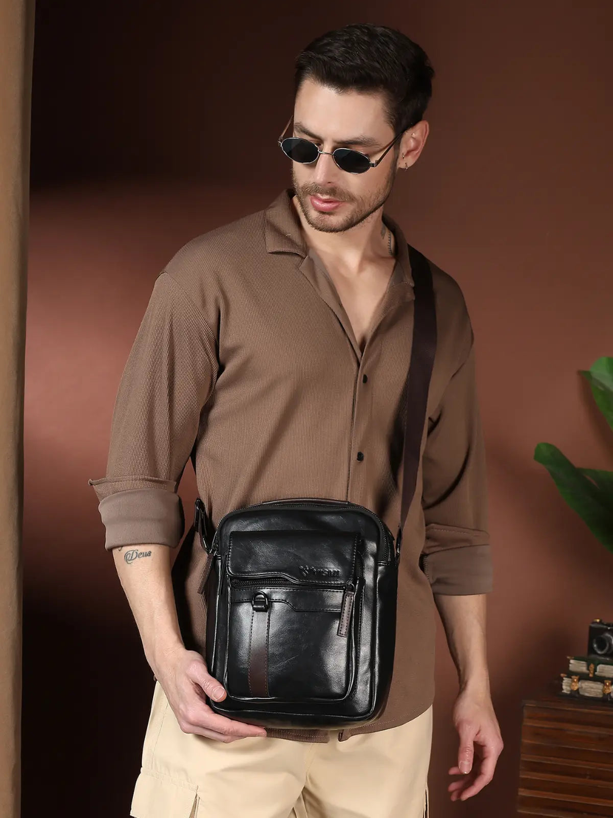 Timeless Alpha Men's Messenger Bag - Black