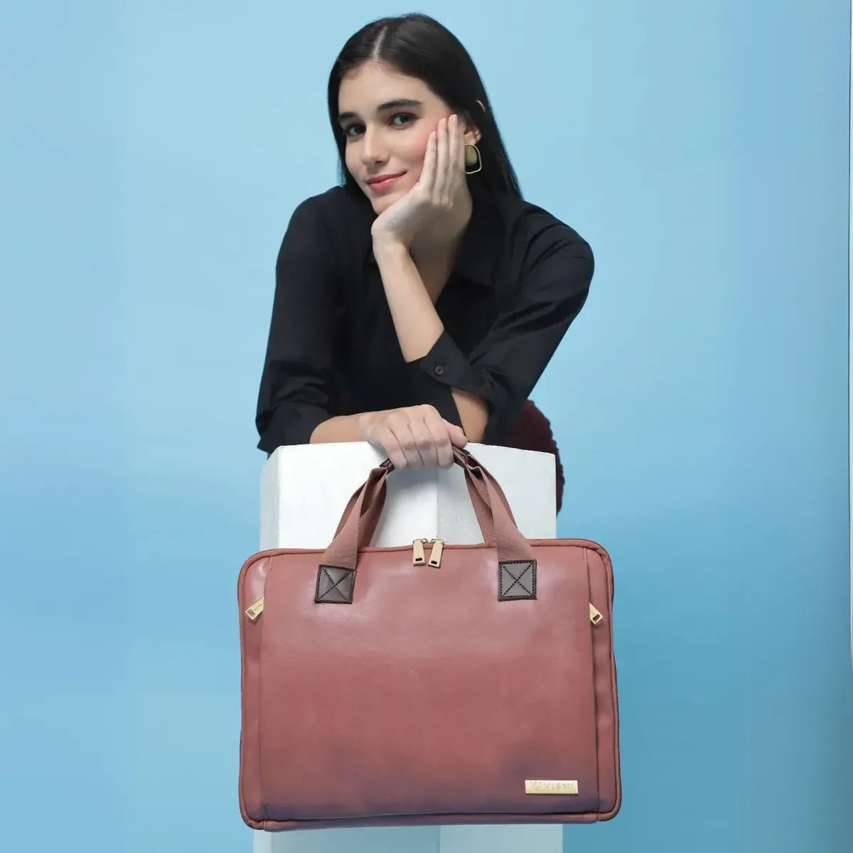 timeless-unity-laptop-messenger-bag-blush-pink-storage-space