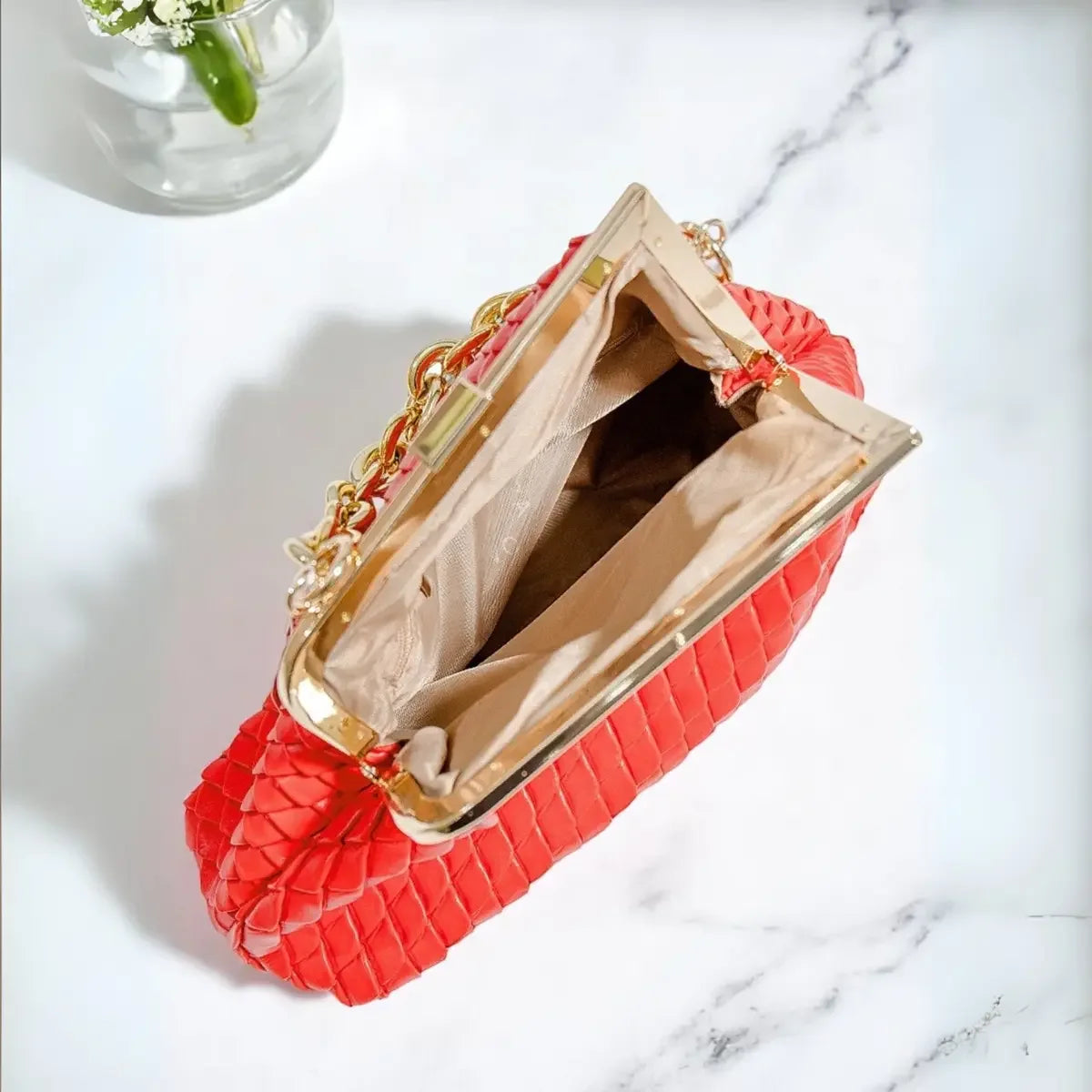 Chic-Red-Womens-Handbag