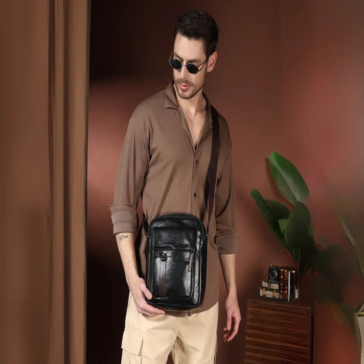 Timeless Alpha Men's Messenger Bag - Black